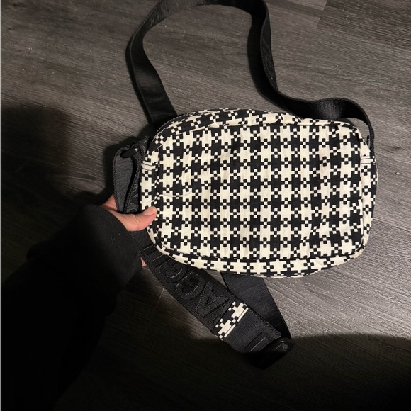 BAGGU Handbags - BAGGU Black and White Crossbody Bag